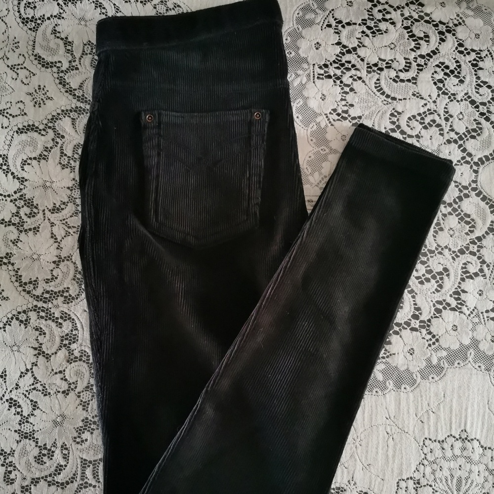 HUE Black Corduroy Skinny Leg Pants Size Small